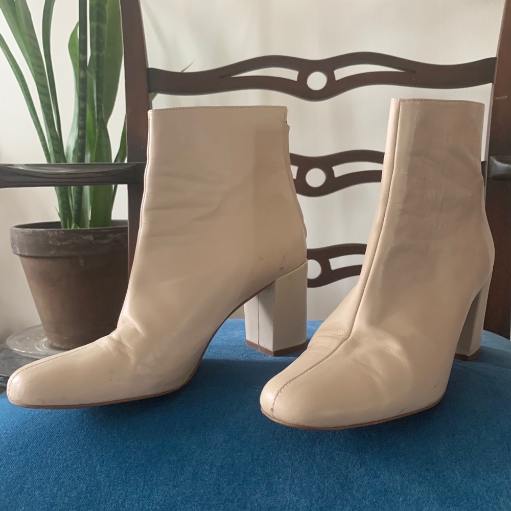 Off white 100% leather Zara booties